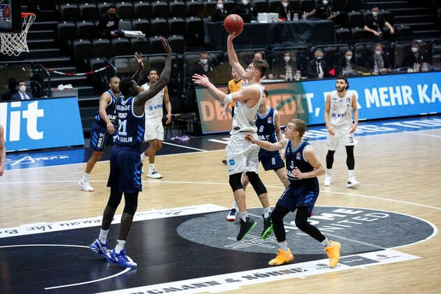 BBL easyCredit Basketball Bundesliga season 2020 2021 8 matchday on Tuesday, 23 March 2021 at edel optics de Arena in Hamburg Hamburg Towers Alba Berlin v l Christ Koumadje Berlin , Maik Kotsar Towers Hamburg Towers Alba Berlin