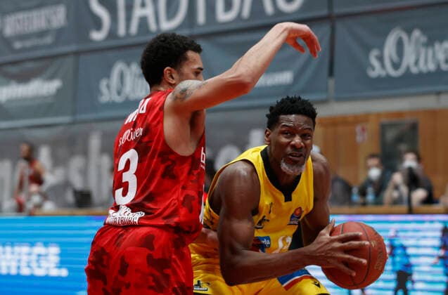 23 03 2021, Basketball, BBL 2020 2021, 19 matchday, s Oliver Wuerzburg MHP RIESEN Ludwigsburg, GER, Wuerzburg, s Oliver Arena picture f li Tyson Ward s Oliver Wuerzburg and Yorman Polas Bartolo MHP RIESEN. Copyright: HMBxMedia xHeikoxBecker