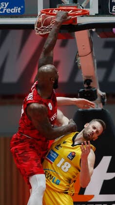 23 03 2021, Basketball, BBL 2020 2021, 19 matchday, s Oliver Wuerzburg MHP RIESEN Ludwigsburg, GER, Wuerzburg, s Oliver Arena Picture from left Murphy Holloway s Oliver Wuerzburg and Jonas Wohlfarth Bottermann MHP RIESEN Copyright: HMBxMedia xHeikoxBecker