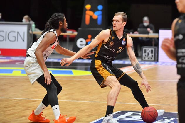 Chemnitz, Germany 24 March 2021 BBL 2020 2021 Niners Chemnitz vs Basketball Loewen Braunschweig v li in duel Marcus Thornton Chemnitz and Arnas Velicka Braunschweig Fair Chemnitz Saxony Copyright: xFotostandx xDostmannx
