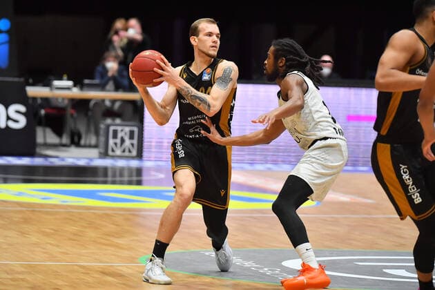 Chemnitz, Germany 24 March 2021 BBL 2020 2021 Niners Chemnitz vs Basketball Loewen Braunschweig v li in duel Arnas Velicka Braunschweig and Marcus Thornton Chemnitz Fair Chemnitz Saxony Copyright: xFotostandx xDostmannx
