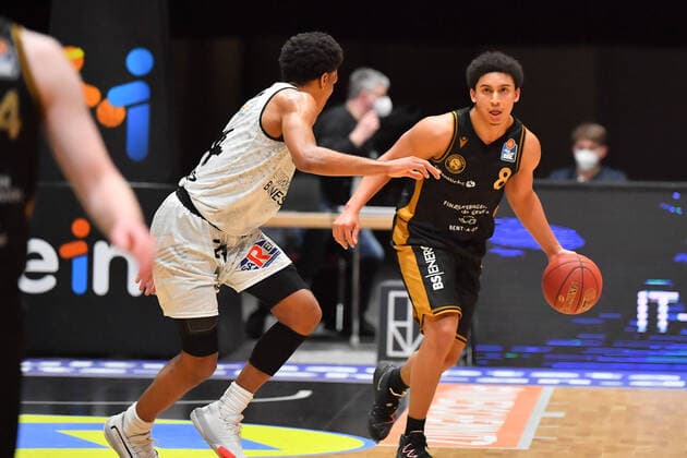 Chemnitz, Germany 24 March 2021 BBL 2020 2021 Niners Chemnitz vs Basketball Loewen Braunschweig v li in duel George King Chemnitz and James Robinson Braunschweig Fair Chemnitz Saxony Copyright: xFotostandx xDostmannx