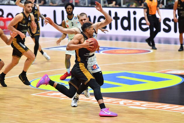 Chemnitz, Germany 24 March 2021 BBL 2020 2021 Niners Chemnitz vs Basketball Loewen Braunschweig v li in duel Jonas Richter Chemnitz and Karim Jallow Braunschweig Messe Chemnitz Sachsen Copyright: xFotostandx xDostmannx