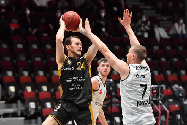 Chemnitz, Germany 24 March 2021 BBL 2020 2021 Niners Chemnitz vs Basketball Loewen Braunschweig v li in duel Arnas Velicka Braunschweig and Jonas Richter Chemnitz Fair Chemnitz Saxony Copyright: xFotostandx xDostmannx