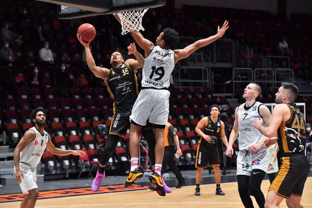 Chemnitz, Germany 24 March 2021 BBL 2020 2021 Niners Chemnitz vs Basketball Loewen Braunschweig v li in duel Karim Jallow Braunschweig and Johnathan Lee Williams Chemnitz fair Chemnitz Saxony Copyright: xFotostandx xDostmannx