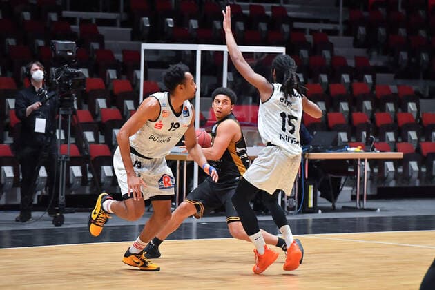 Chemnitz, Germany 24 March 2021 BBL 2020 2021 Niners Chemnitz vs Basketball Loewen Braunschweig v li in duel Johnathan Lee Williams Chemnitz , James Robinson Braunschweig and Marcus Thornton Chemnitz Fair Chemnitz Saxony Copyright: xFotostandx xDostmannx