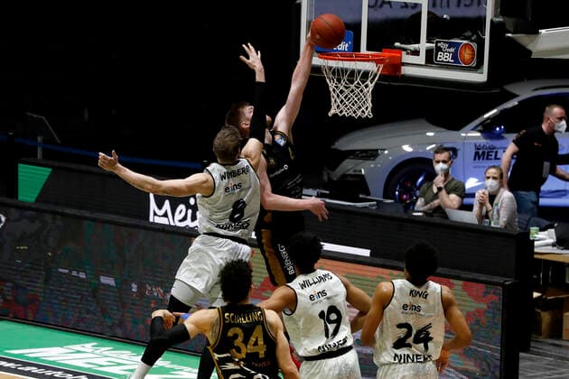24 03 2021, easyCredit Basketball Bundesliga, BBL, 2020 2021 season, mens, Chemnitz Niners Basketball Löwen Braunschweig Luc van Slooten, Basketball Löwen Braunschweig, Jan Niklas Wimberg, Niners Chemnitz Chemnitz Fair Chemnitz Saxony Germany
