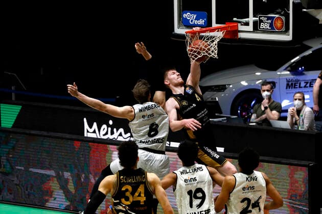 24 03 2021, easyCredit Basketball Bundesliga, BBL, 2020 2021 season, mens, Chemnitz Niners Basketball Lions Braunschweig Jan Niklas Wimberg, Niners Chemnitz, Luc van Slooten, Basketball Lions Braunschweig Chemnitz Messe Chemnitz Sachsen Germany