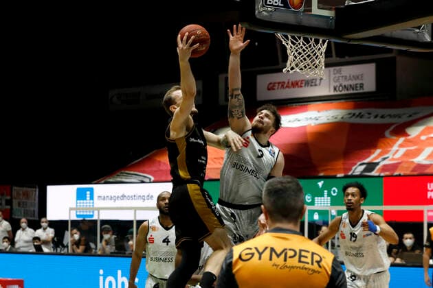 24 03 2021, easyCredit Basketball Bundesliga, BBL, 2020 2021 season, mens, Chemnitz Niners Basketball Löwen Braunschweig Benedikt Turudic, Basketball Löwen Braunschweig, Dominique Johnson, Niners Chemnitz Chemnitz Messe Chemnitz Saxony Germany