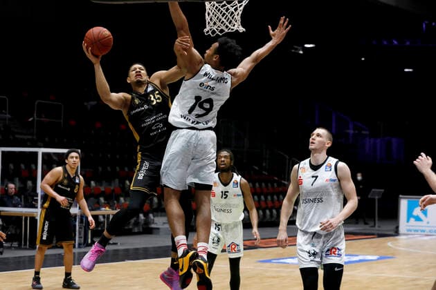 24 03 2021, easyCredit Basketball Bundesliga, BBL, 2020 2021 season, mens, Chemnitz Niners Basketball Lions Braunschweig Karim Jallow, Basketball Lions Braunschweig, Jonathan Williams, Niners Chemnitz Chemnitz Fair Chemnitz Saxony Germany