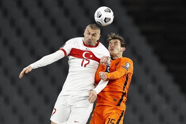 ISTANBUL LR Burak Yilmaz of Turkye, Marten de Roon of Holland during the FIFA World Cup qualifying match between Turkey and the Netherlands at Ataturk Olimpiyat Stadium on March 24, 2021 in Istanbul, Turkey ANP MAURICE VAN STEEN FIFA World Cup 2021 Qualifier 2020 2021 xVIxANPxSportx xxANPxIVx 429529056