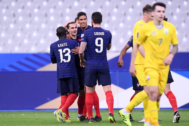 JOIE - FAIR PLAY - 07 ANTOINE GRIEZMANN (FRA) - 04 RAPHAEL VARANE (FRA) FOOTBALL : France vs Ukraine - Qualifications Coupe du Monde 2022 - 24 03 2021 FEP Panoramic 