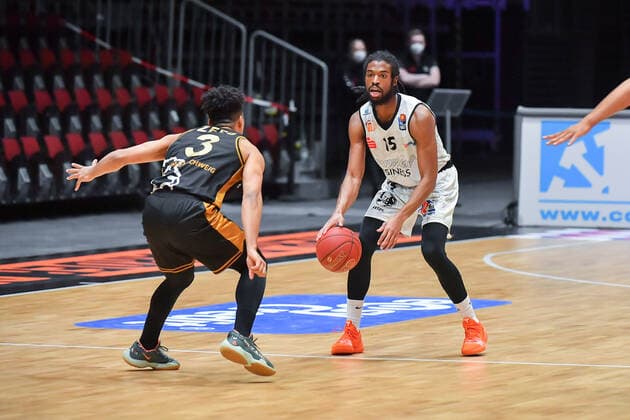 Chemnitz, Germany 24 March 2021 BBL 2020 2021 Niners Chemnitz vs Basketball Loewen Braunschweig v li in duel Garai Zeeb Braunschweig and Marcus Thornton Chemnitz Fair Chemnitz Saxony Copyright: xFotostandx xDostmannx