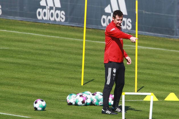 Co-coach Miroslav Klose soccer 1 Bundesliga FC Bayern Munich, training at Saebenerstrasse on 24 03 2001 PHOTO Mladen Lackovic LakoPress