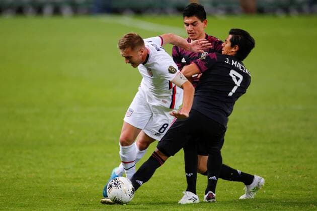 Jose Macias (R) and Vladimir Lorona (C) of México in action against Djordje Mihailovic of USA during the CONCACAF Men s Olympic Qualification tournament at Jalisco Stadium, in Guadalajara, Mexico, 24 March 2021. Mexico vs. USA CONCACAF Men s Olympic Qualification tournament !ACHTUNG: NUR REDAKTIONELLE NUTZUNG!  Copyright: xFranciscoxGuascox AME5420 20210325-637522442670740637
