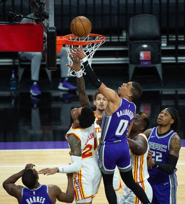 March 24, 2021, Sacramento, CA, USA: Sacramento Kings guard Tyrese Haliburton (0) drives to basket against Atlanta Hawks forward John Collins (20) in the first quarter during a game at Golden 1 Center on Wednesday, March 24, 2021 in Sacramento. Sacramento USA - ZUMAj89_ 20210324_zaf_j89_001 Copyright: xPaulxKitagakixJr.x