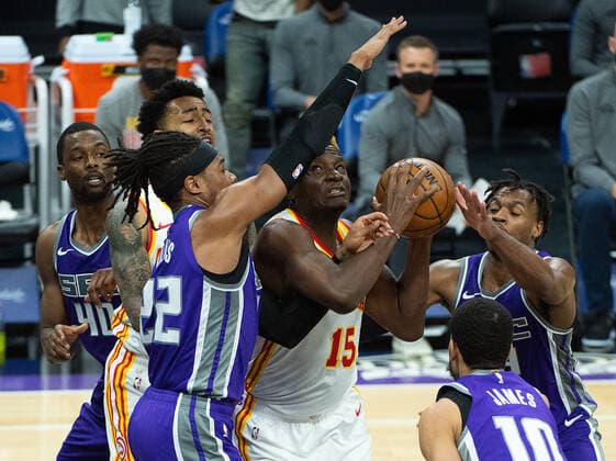 March 24, 2021, Sacramento, CA, USA: Atlanta Hawks center Clint Capela (15) is surrounded by Sacramento Kings center Richaun Holmes (22) and Sacramento Kings guard Buddy Hield (24) in the second quarter during a game at Golden 1 Center on Wednesday, March 24, 2021 in Sacramento. Sacramento USA - ZUMAj89_ 20210324_zaf_j89_011 Copyright: xPaulxKitagakixJr.x