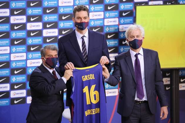 Basketball, FC Barcelona presents new signing Pau Gasol