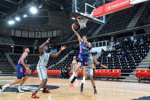 Mouatpha Fall et Guesrchon Yabusele (asvel) vs Nicolas Laprovittola (real madrid) BASKETBALL : LDLC ASVEL vs Real Madrid - Euroleague - 25 03 2021 FredericChambert Panoramic 