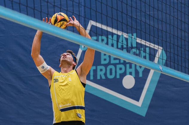 Alexander Walkenhorst passing, Reinhardt Wolf vs Walkenhorst Winter, Beachvolleyball, German Beach Trophy, Matchday 6, 24 03 2021, Reinhardt Wolf vs Walkenhorst Winter, Beachvolleyball, German Beach Trophy, Matchday 6, 24 03 2021 Duesseldorf Copyright: xFlorianxTREIBERx xEibner-Pressefotox EP_FTR