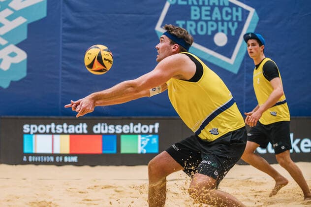 Alexander Walkenhorst in the reception, in the background Sven Winter, Reinhardt Wolf vs Walkenhorst Winter, Beachvolleyball, German Beach Trophy, 6 Matchday, 24 03 2021, Reinhardt Wolf vs Walkenhorst Winter, Beachvolleyball, German Beach Trophy, 6 Matchday, 24 03 2021 Duesseldorf Copyright: xFlorianxTREIBERx xEibner-Pressefotox EP_FTR