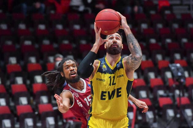 Chemnitz, Germany 26 March 2021 BBL 2020 2021 Niners Chemnitz vs EWE Baskets Oldenburg v li in duel Marcus Thornton Chemnitz and Martin Breunig Oldenburg Fair Chemnitz Saxony Copyright: xFotostandx xDostmannx