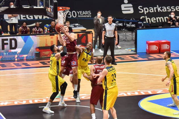 Chemnitz, Germany 26 March 2021 BBL 2020 2021 Niners Chemnitz vs EWE Baskets Oldenburg Basket toss by Filip Stanic Chemnitz Fair Chemnitz Saxony Copyright: xFotostandx xDostmannx
