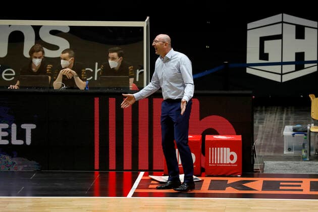 26 03 2021, easyCredit Basketball Bundesliga, BBL, season 2020 2021, men, Chemnitz Niners EWE Basket Oldenburg Mladen Drijencic Headcoach , EWE Baskets Oldenburg Chemnitz Messe Chemnitz Sachsen Germany