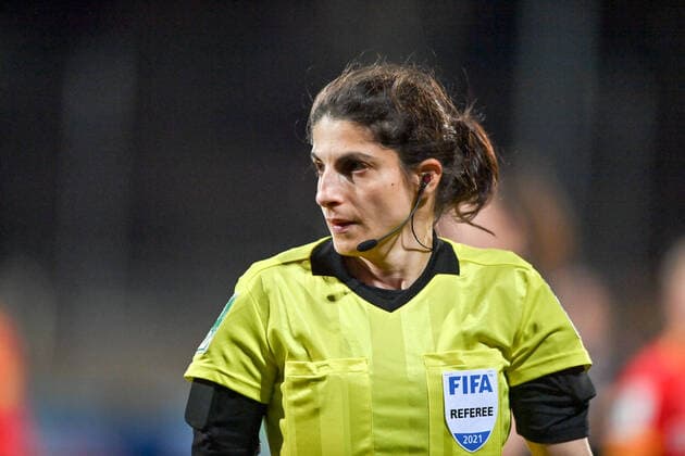 Dr Riem Hussein Referee , 3 26 2021, Leverkusen Germany , Football, Flyeralarm Frauen Bundesliga, Bayer 04 Leverkusen Eintracht Frankfurt, DFB DFL REGULATES PROHIBIT ANY USE OF PHOTOGRAPHS AS IMAGE SEQUENCES AND OR QUASI VIDEO xmkx