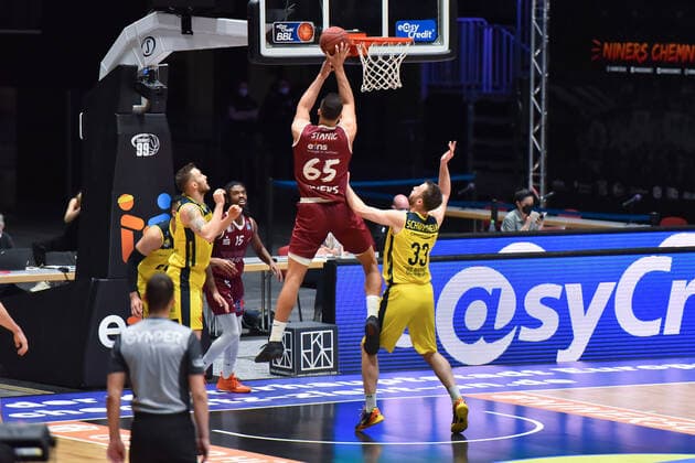 Chemnitz, Germany 26 March 2021 BBL 2020 2021 Niners Chemnitz vs EWE Baskets Oldenburg Basket toss Filip Stanic Chemnitz Fair Chemnitz Saxony Copyright: xFotostandx xDostmannx