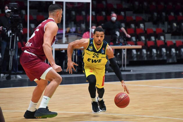 Chemnitz, Germany 26 March 2021 BBL 2020 2021 Niners Chemnitz vs EWE Baskets Oldenburg v li in duel Filip Stanic Chemnitz and Phil Pressey Oldenburg Fair Chemnitz Saxony Copyright: xFotostandx xDostmannx