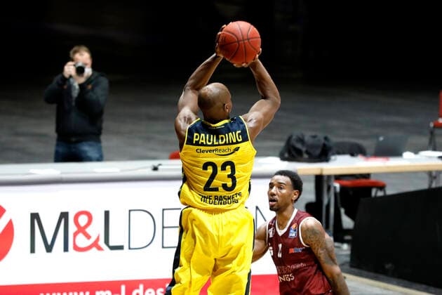 26 03 2021, easyCredit Basketball Bundesliga, BBL, season 2020 2021, men, Chemnitz Niners EWE Basket Oldenburg Rickey Paulding, EWE Baskets Oldenburg Chemnitz Messe Chemnitz Sachsen Germany