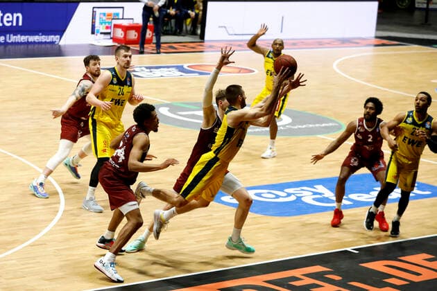 26 03 2021, easyCredit Basketball Bundesliga, BBL, season 2020 2021, men, Chemnitz Niners EWE Basket Oldenburg Braydon Hobbs, EWE Baskets Oldenburg Chemnitz Messe Chemnitz Sachsen Germany