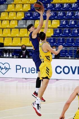 Barça s Kyle Kuric (L) in action against Alba Berlin s Marcus Eriksson (R) during the Euroleague basketball match between FC Barcelona, Barca and Alba Berlin held at Palau Blaugrana arena, in Barcelona, Spain, 26 March 2021. FC Barcelona vs Alba Berlin !ACHTUNG: NUR REDAKTIONELLE NUTZUNG!  Copyright: xAlejandroxGarciax GRAF2613 20210326-637523945227894270