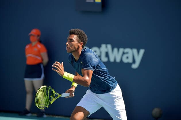 March 26, 2021, Miami Gardens, Florida, United States Of America: MIAMI GARDENS, FLORIDA - MARCH 26: Felix Auger-Aliassime of Canada defeats Pierre-Hugues Herbert of France on Day 5 of the 2021 Miami Open on March 26, 2021 in Miami Gardens, Florida...People: Felix Auger-Aliassime Miami Gardens United States Of America - ZUMAs214 20210326_zda_s214_138 Copyright: xSMGx