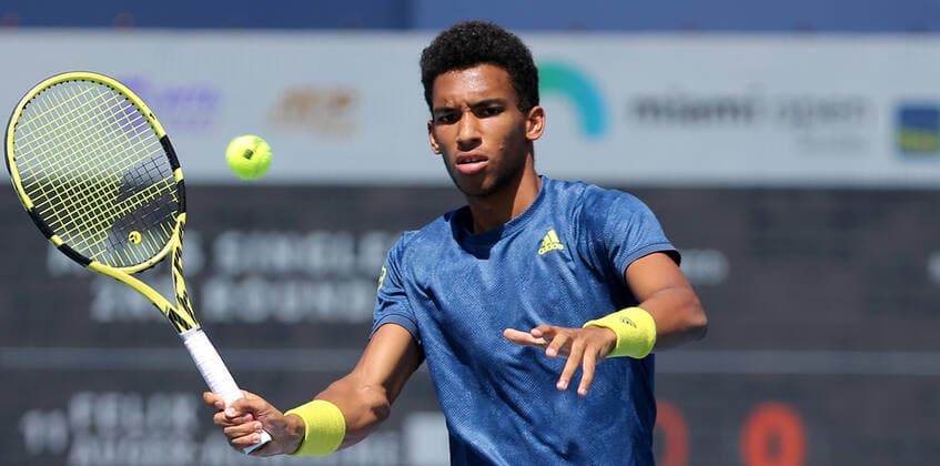March 26, 2021, Miami Gardens, Florida, United States Of America: MIAMI GARDENS, FLORIDA - MARCH 26: Felix Auger-Aliassime practices prior to his match on Day 5 of the 2021 Miami Open on March 26, 2021 in Miami Gardens, Florida...People: Felix Auger-Aliassime Miami Gardens United States Of America - ZUMAs214 20210326_zda_s214_238 Copyright: xSMGx