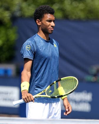 March 26, 2021, Miami Gardens, Florida, United States Of America: MIAMI GARDENS, FLORIDA - MARCH 26: Felix Auger-Aliassime practices prior to his match on Day 5 of the 2021 Miami Open on March 26, 2021 in Miami Gardens, Florida...People: Felix Auger-Aliassime Miami Gardens United States Of America - ZUMAs214 20210326_zda_s214_249 Copyright: xSMGx