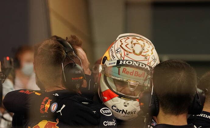 Formula 1 Gulf Air Bahrain Grand Prix 2021 27 03 2021, Bahrain International Circuit, Sakhir, Formula 1 Gulf Air Bahrain Grand Prix 2021 ,in the picture pole position for Max Verstappen NEL 33 , Red Bull Racing Honda, he is happy with his mechanics nordphotoxGmbHx xBratic nph00250