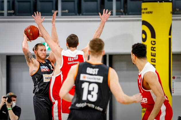 left 21 Dylan Ostekowski ratiopharm Ulm Brose Bamberg ratiopharm Ulm easyCredit BBL Basketball Bundesliga Basketball Season 2020 21 25 Matchday, 27 03 2021 Bamberg, Brose Arena Copyright: DanielxLöb
