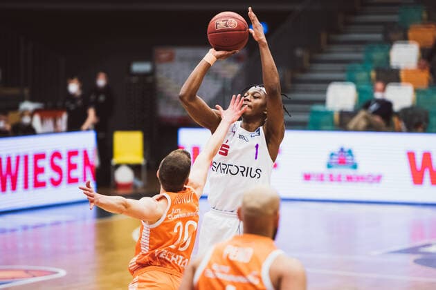 easyCredit BBL 25 Matchday RASTA Vechta vs BG Goettingen, 27 03 2021 Deishuan Booker BG Goettingen, 1 , Jannes Hundt RASTA Vechta, 20 easyCredit BBL 25 Matchday RASTA Vechta vs BG Goettingen on 27 03 2021 in Vechta RASTA Dome , Germany, Copyright: xBEAUTIFULxSPORTS Neddermannx