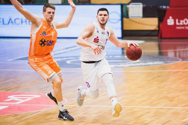 easyCredit BBL 25 Matchday RASTA Vechta vs BG Goettingen, 27 03 2021 Tim Hasbargen RASTA Vechta, 6 , Rihards Lomazs BG Goettingen, 13 easyCredit BBL 25 Matchday RASTA Vechta vs BG Goettingen on 27 03 2021 in Vechta RASTA Dome , Germany, Copyright: xBEAUTIFULxSPORTS Neddermannx