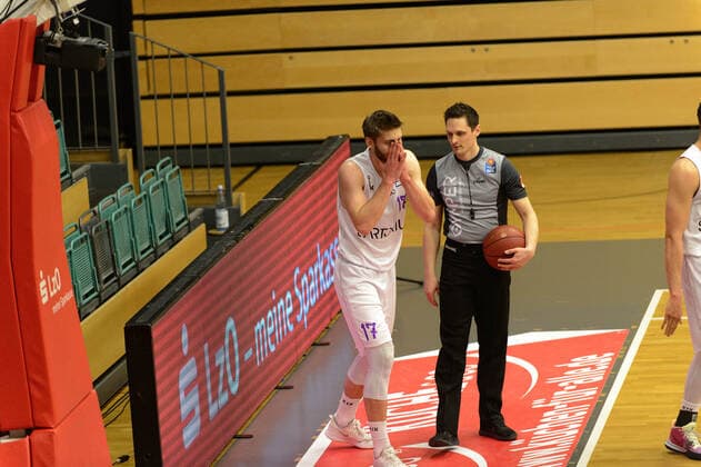 Mathis MÖNNINGHOFF MOENNINGHOFF 17 BG Goettingen reacts to a referees decision Rasta Vechta vs BG Göttingen, Basketball, easyCredit BBL Bundesliga, 27 03 2021, 25 Matchday, Season 2020 2021 Copyright xErikxHillmer EIBNERx EP ehr Rasta Vechta vs BG Göttingen, Basketball, easyCredit BBL Bundesliga, 27 03 2021, 25 Matchday, Season 2020 2021 Vechta Copyright: xErikxHillmer EIBNERx EP_ehr