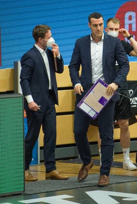 GER, Basketball, RASTA Vechta vs BG Göttingen 27 03 2021, RASTA Dome, Vechta, GER, easy Credit BBL, RASTA Vechta vs BG Göttingen, in picture Auzeit Goettingen Roel MOORS BG Göttingen Headcoach with Brett and Thomas CRAB BG Göttingen Assistant Coach nordphotoxRojahn nph00310