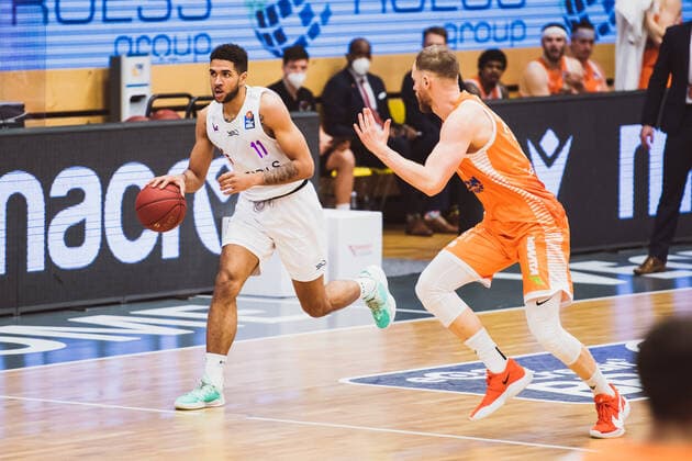 easyCredit BBL 25 Matchday RASTA Vechta vs BG Goettingen, 27 03 2021 Marvin Omonigho Omuvwie BG Goettingen, 11 , Robin Manuel Christen RASTA Vechta, 33 easyCredit BBL 25 Matchday RASTA Vechta vs BG Goettingen on 27 03 2021 in Vechta RASTA Dome , Germany, Copyright: xBEAUTIFULxSPORTS Neddermannx