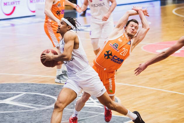 easyCredit BBL 25 Matchday RASTA Vechta vs BG Goettingen, 27 03 2021 Nelson Jeremias Weidemann BG Goettingen, 2 , Jannes Hundt RASTA Vechta, 20 easyCredit BBL 25 Matchday RASTA Vechta vs BG Goettingen on 27 03 2021 in Vechta RASTA Dome , Germany, Copyright: xBEAUTIFULxSPORTS Neddermannx