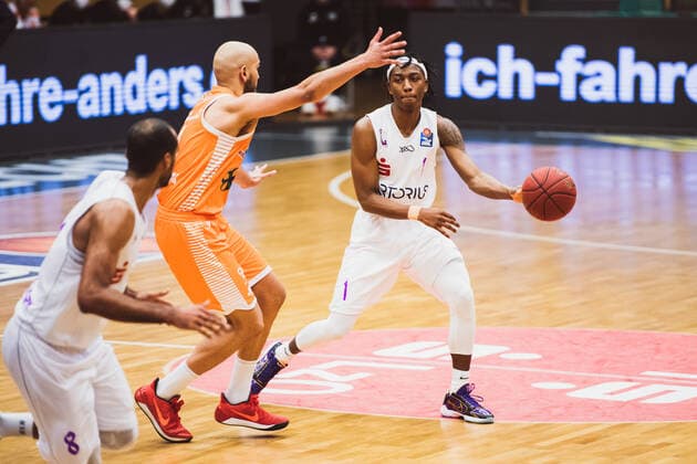 easyCredit BBL 25 Matchday RASTA Vechta vs BG Goettingen, 27 03 2021 Stefan Peno RASTA Vechta, 4 , Deishuan Booker BG Goettingen, 1 easyCredit BBL 25 Matchday RASTA Vechta vs BG Goettingen on 27 03 2021 in Vechta RASTA Dome , Germany, Copyright: xBEAUTIFULxSPORTS Neddermannx