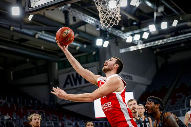 left Chase Fieler Brose Bamberg, 20 right 03 Cameron Clark ratiopharm Ulm Brose Bamberg ratiopharm Ulm easyCredit BBL Basketball Bundesliga Basketball Season 2020 21 25 Matchday, 27 03 2021 Bamberg, Brose Arena Copyright: DanielxLöb