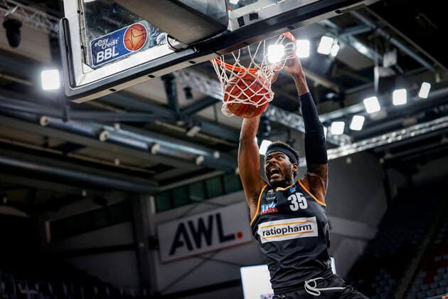 right 35 Aric Holman ratiopharm Ulm Brose Bamberg ratiopharm Ulm easyCredit BBL Basketball Bundesliga Basketball Season 2020 21 25 Matchday, 27 03 2021 Bamberg, Brose Arena Copyright: DanielxLöb