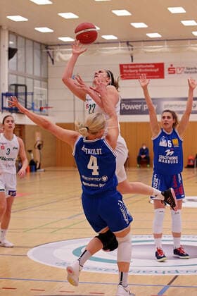 27 03 2021, xovx, Basketball Damen Bundesliga Playoffs Viertelfinale Spiel 1, BC pharmaserv Marburg flippo Baskets BG Göttingen v l Ivana Blazevic flippo Baskets BG Göttingen , Marie Bertholdt BC Pharmaserv Marburg , Ruzica Dzankic flippo Baskets BG Göttingen , Theresa Simon BC Pharmaserv Marburg Marburg Sporthalle Georg Gaßmann Stadion Hessen Germany DE