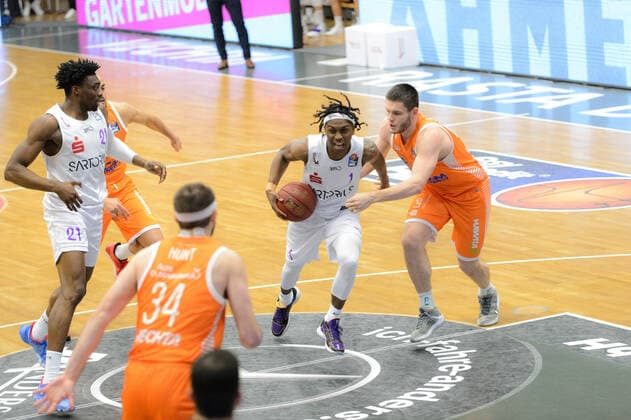 Deishuan BOOKER 1 BG Goettingen , Will VORHEES 41 Rasta Vechta Rasta Vechta vs BG Göttingen, Basketball, easyCredit BBL Bundesliga, 27 03 2021, 25 Matchday, Season 2020 2021 Copyright xErikxHillmer EIBNERx EP ehr Rasta Vechta vs BG Göttingen, Basketball, easyCredit BBL Bundesliga, 27 03 2021, 25 Matchday, Season 2020 2021 Vechta Copyright: xErikxHillmer EIBNERx EP_ehr